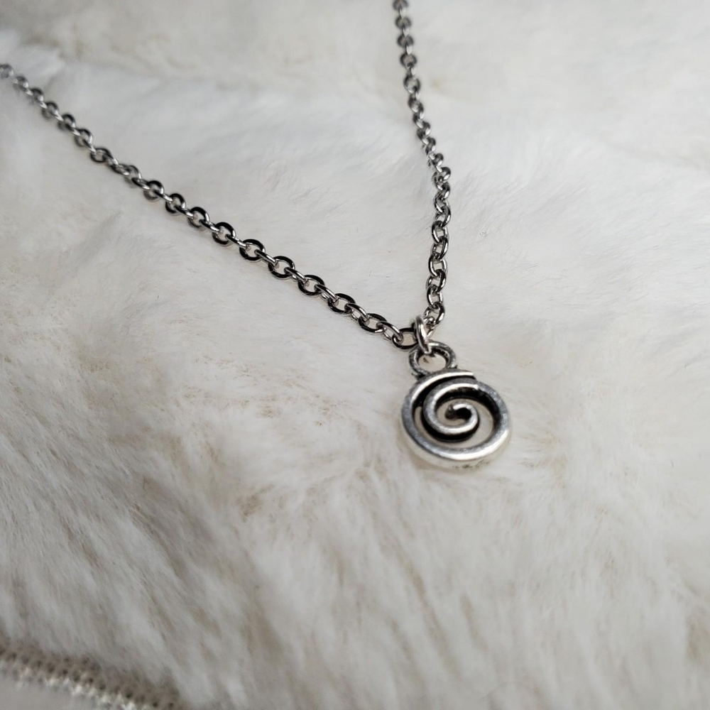 Tiny spiral swirl necklace - Picture 2 of 3